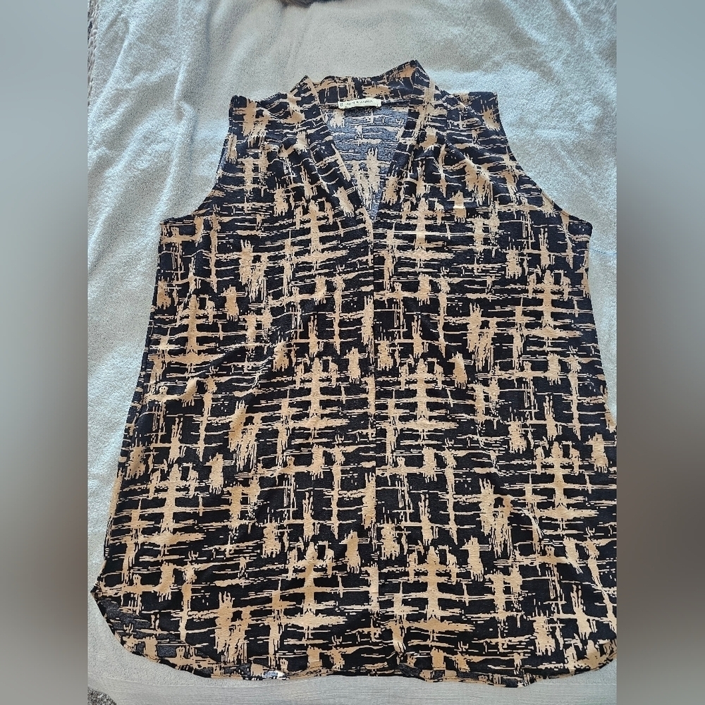 Jon & Anna Abstract Print Sleeveless Blouse Black Tan – Size Large
